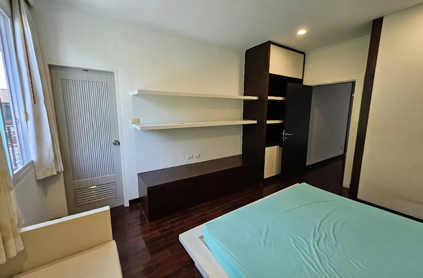 House with Shared Pool in Lat Phrao 